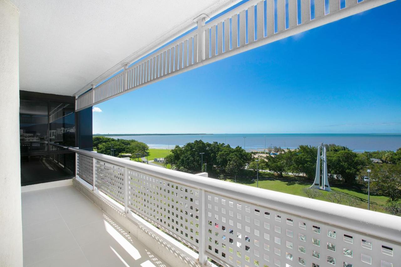 Cairns Luxury Seafront Apartment Екстериор снимка