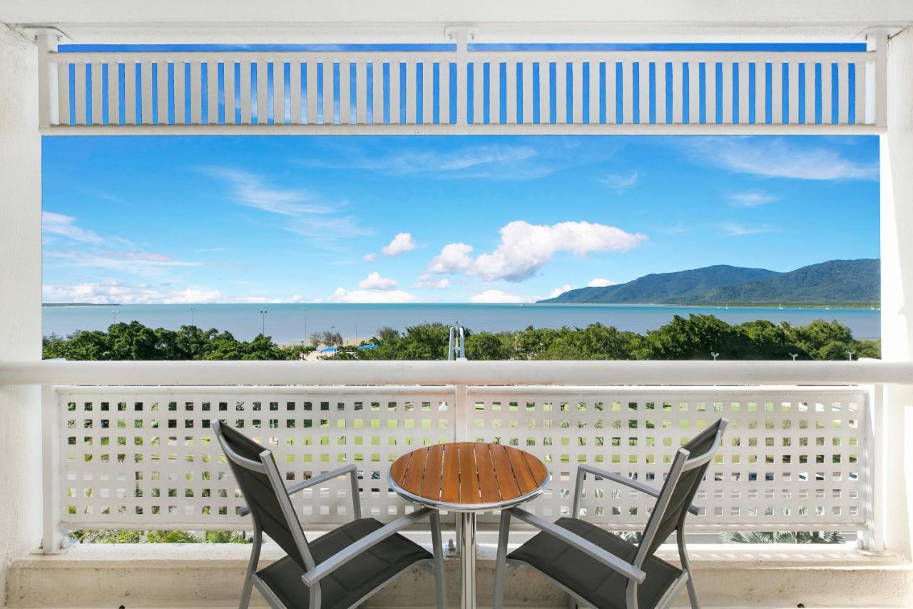 Cairns Luxury Seafront Apartment Екстериор снимка