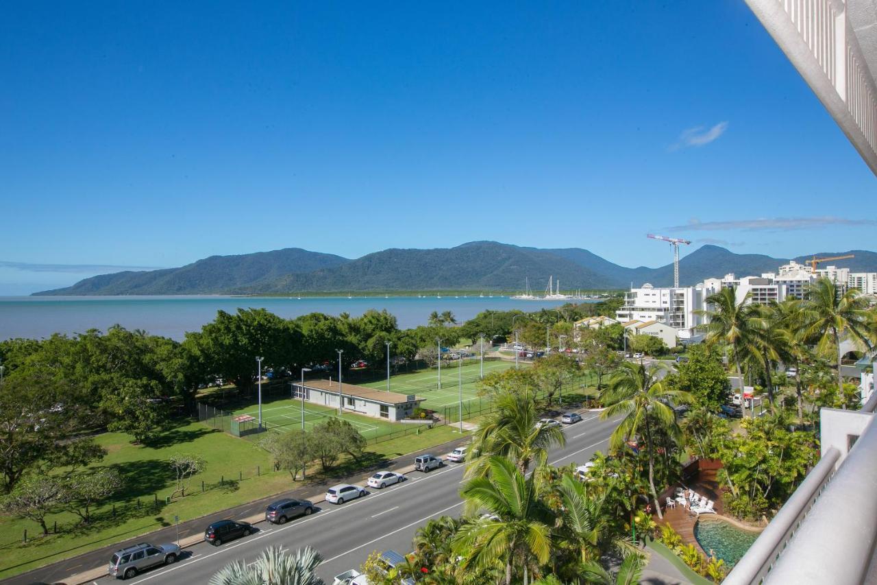 Cairns Luxury Seafront Apartment Екстериор снимка
